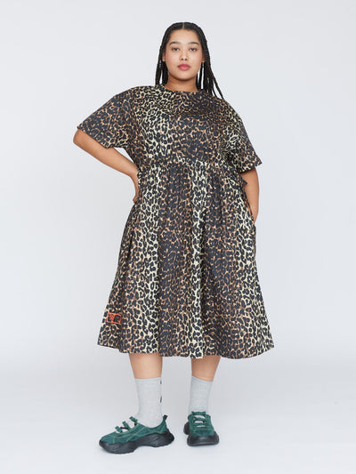 model:Zaynab wears size 18 and is 5’8”, collection-leopard-print