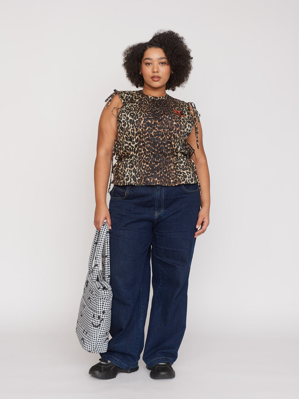 collection-curve, model:Zaynab wears size 18 and is 5’8”