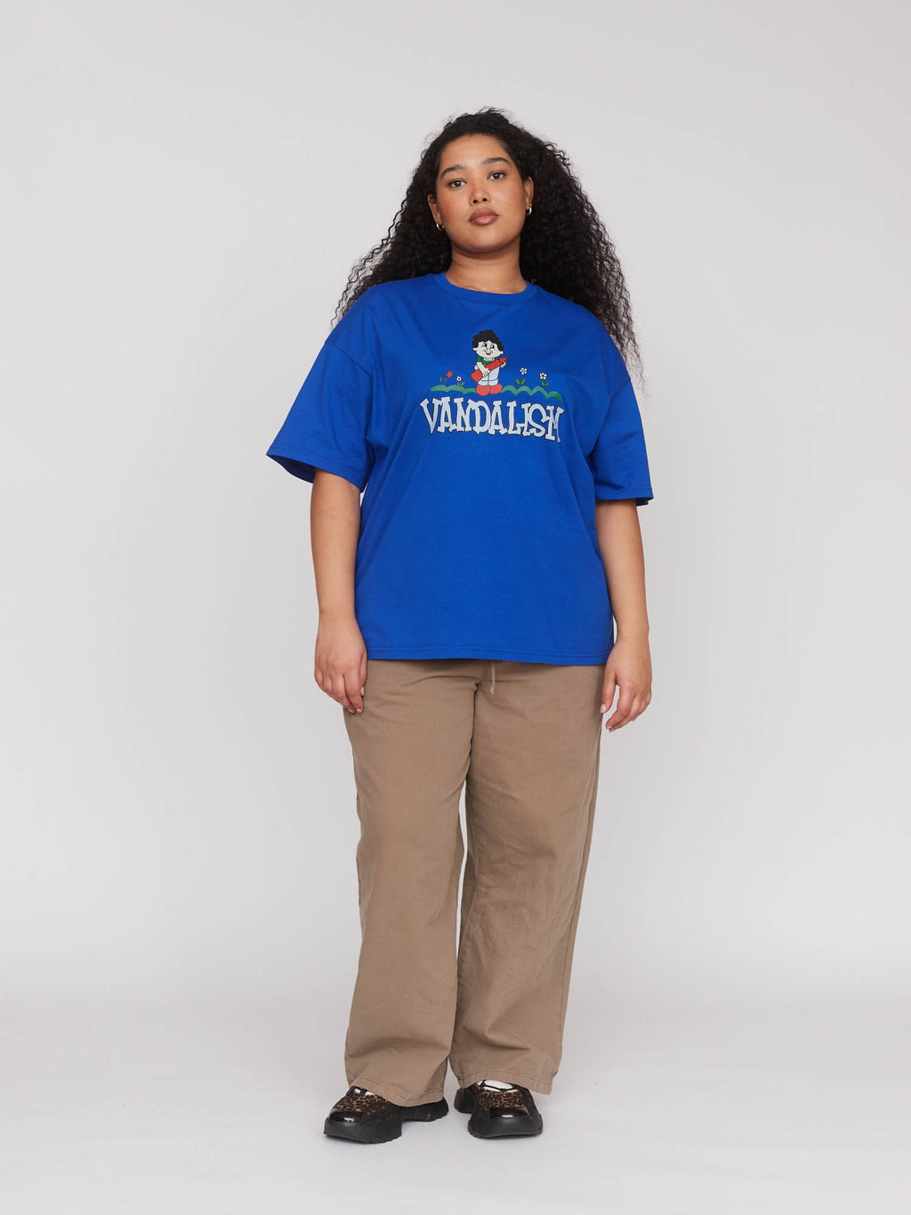 model:Zaynab wears size XXL and is 5’8”